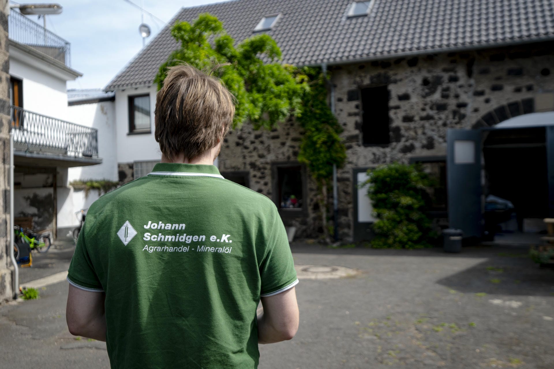 Johannes_Schmidgen_Firmen-Polo-Shirt_von_hinten